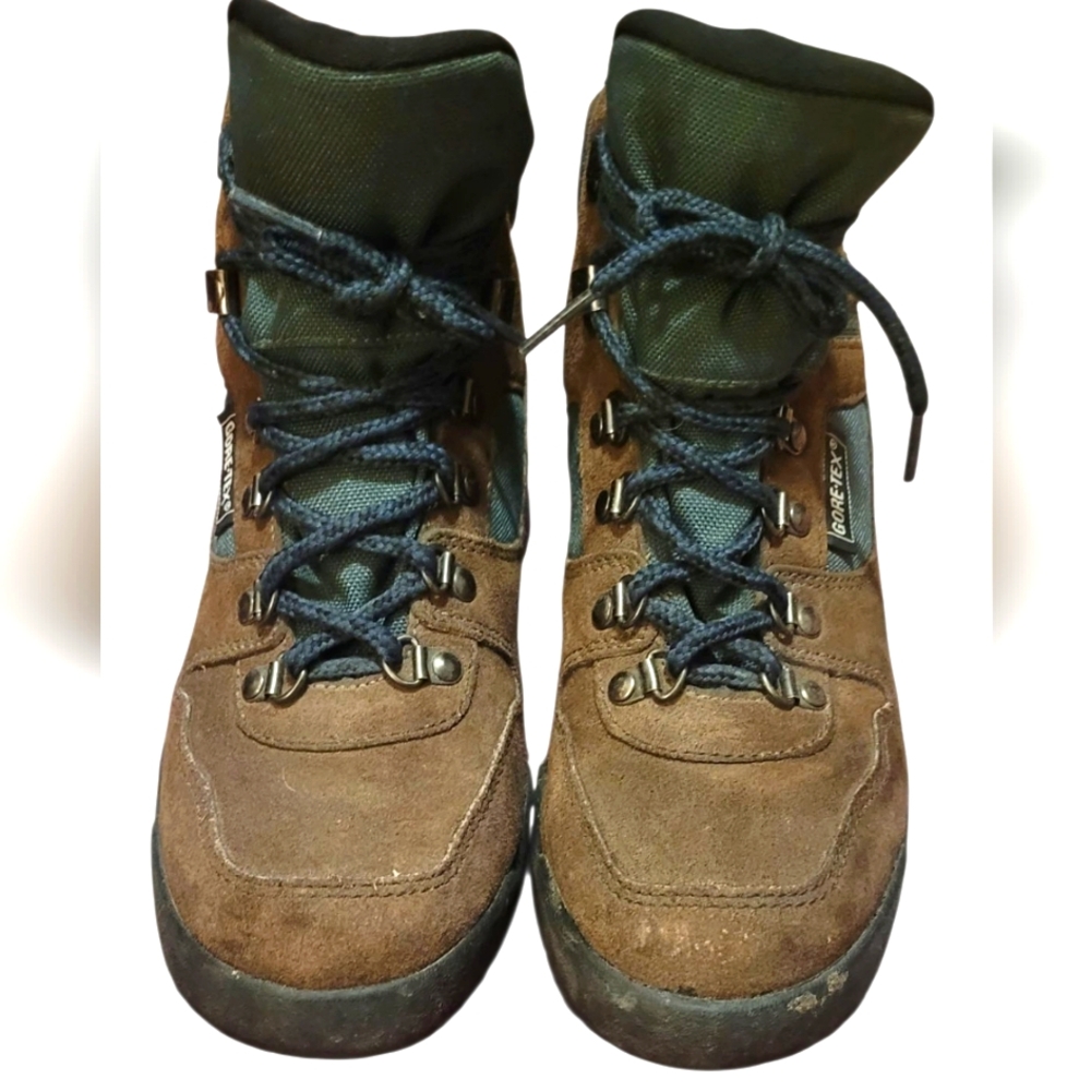 Gor-tex Rugged Brown Boots with Green Details